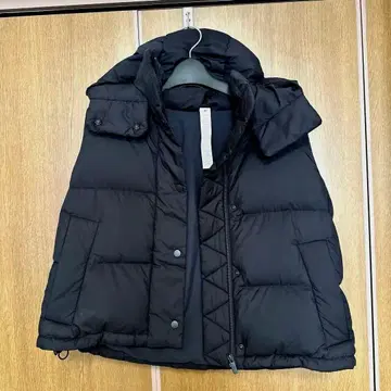 룰루레몬 블랙 다운 베스트 후드 부착