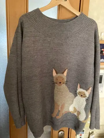 고양이 자수 그레이 스웨터