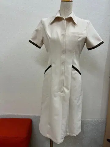 SHIROTA 에스테틱 유니폼 반팔 크림색 원피스 S