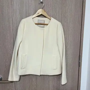 Apuweiser-riche 스테디셀러 숏 기장 코트