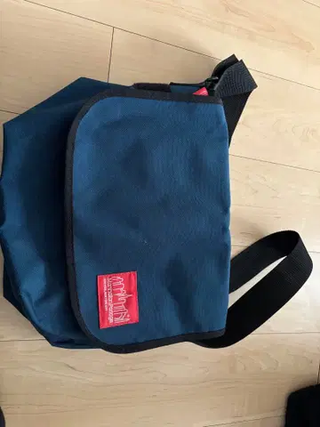 메신저 백 네이비 나일론