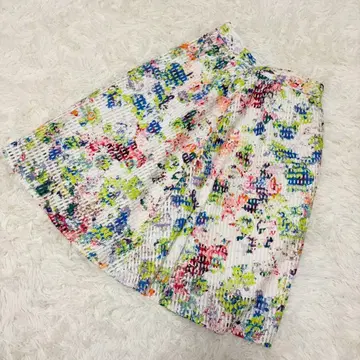 QUEENS COURT 스커트 플라워 프린트 메쉬 소재 페미닌