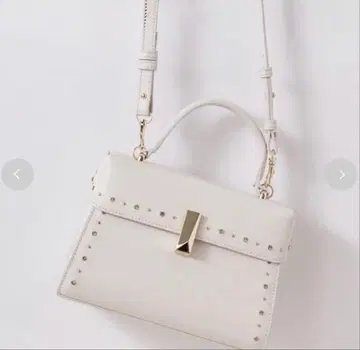 새상품 셀포드 비쥬 스터드 미니백 M 사이즈 화이트