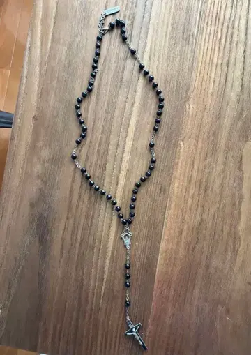 돌체앤가바나 로사리오 목걸이 블랙