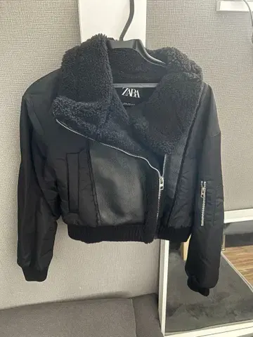 ZARA 블랙 무스탕 자켓 숏 기장