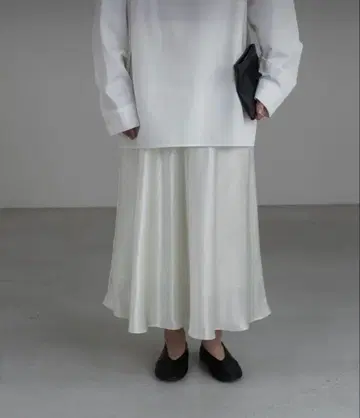 satin flare skirt digne 디뉴