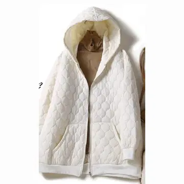 화이트 퀼팅 다운 자켓 후드 부착