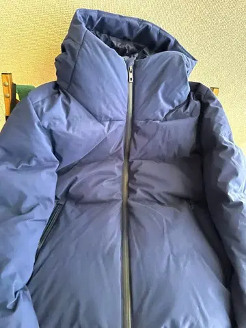 UNIQLO 네이비 후드 부착 심리스 다운 자켓