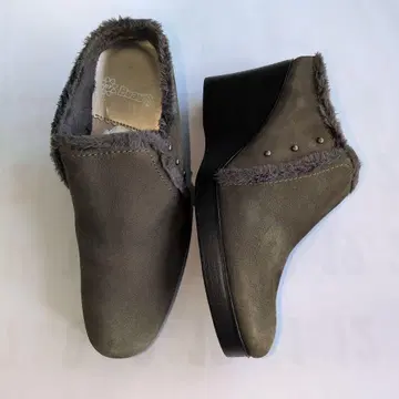 [ 새상품 22.5cm ] BeauFort 다크 그레이 퍼 부티