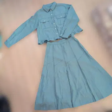 킹JUDY COLLECTION 프릴 달린 상의와 플레어 스커트 셋업