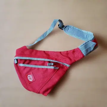 KitKat 레드 바디백 웨스트 파우치