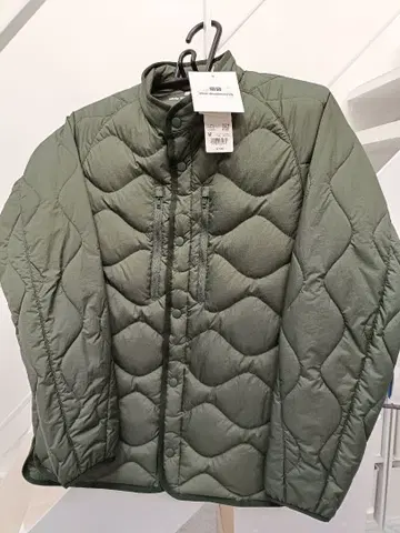 UNIQLO 화이트 마운티니어링 다운 자켓 M