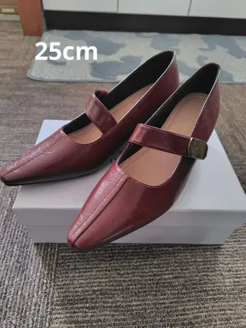 버건디 스트랩 펌프스 25cm
