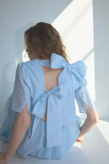 스카이블루 리본 포함 롱 드레스