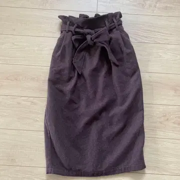 브라운 타이트 스커트 리본 포함 무릎 아래 기장