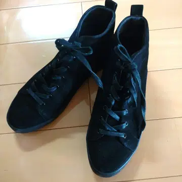 블랙 스웨이드 하이컷 스니커즈 24cm