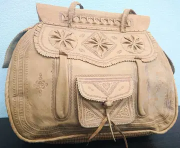 B 모로코 아라베스크 무늬 가죽 숄더백 라이트 카멜 브라운