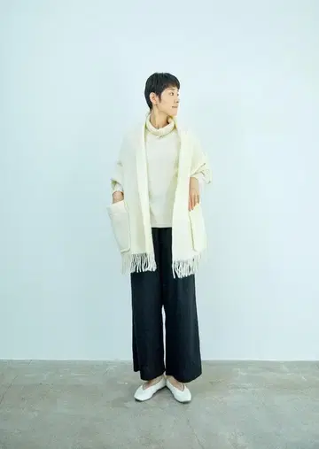 Lapuan Kankurit MARIA 포켓 숄 white