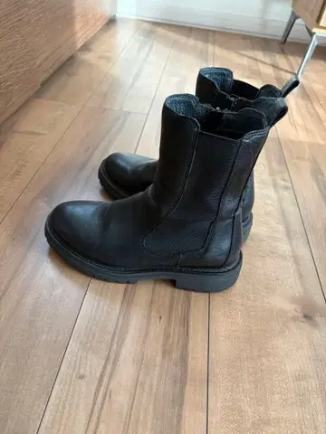 블랙 가죽 사이드 고어 부츠 사이즈 37 EVOL