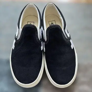 VANS 스웨이드 블랙/화이트 슬립온 연말제