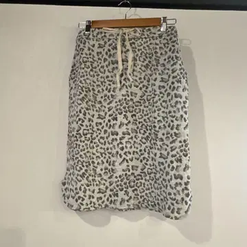 레오파드 무늬 타이트 스커트