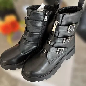 아타걸 attagirl 지퍼 디자인 벨트 부츠 (블랙 스무스)