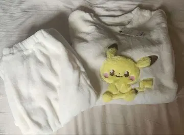 [ 미사용 ] GU 마쉬멜로우 필 라운지 세트 포켓피스 피카츄 XL