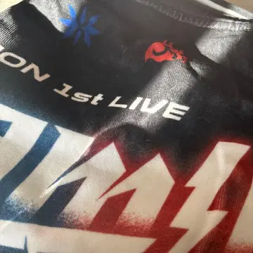 VOLTACTION 니지산지 후드 부착 타월 [ 니지페스 2025 ]