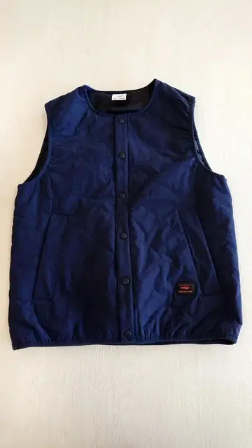 TIGORA by BEAMS DESIGN 충전솜 네이비 노카라 베스트