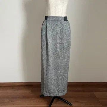 그레이 타이트 스커트 뒷 슬릿