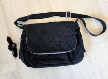 Kipling 블랙 숄더백 고릴라 참 포함