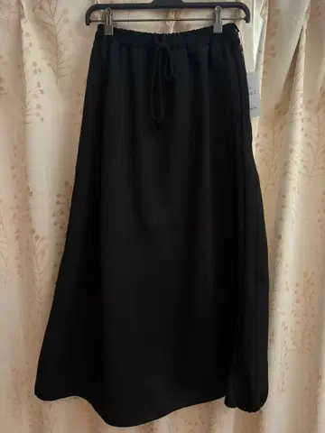 [ 미사용 새상품 ] 폴린느 브로 플레어 롱 스커트