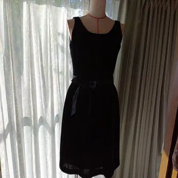 벨벳 소재 블랙 원피스 새틴 벨트 포함