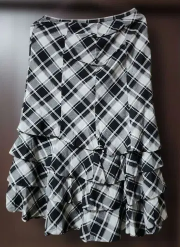 잉게보그 체크 무늬 플레어 스커트