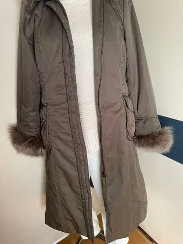 올리브 그린 퍼 코트