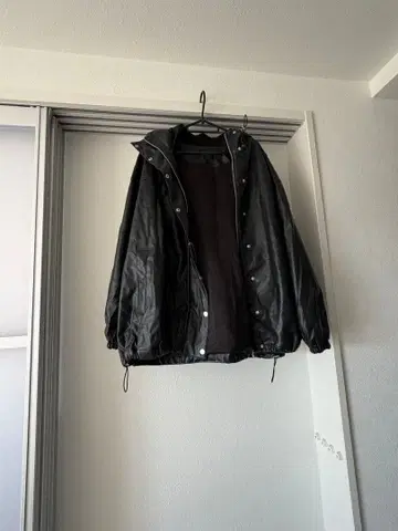 JEANASIS 블랙 가죽 자켓 후드 부착