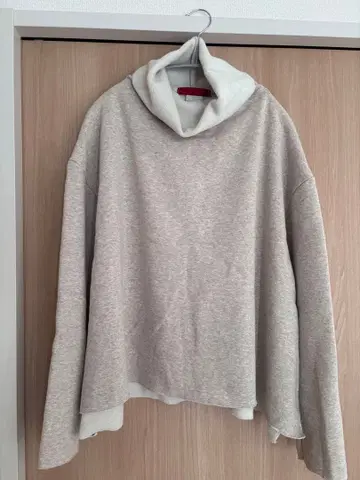 베이지 후드 부착 트레이닝복