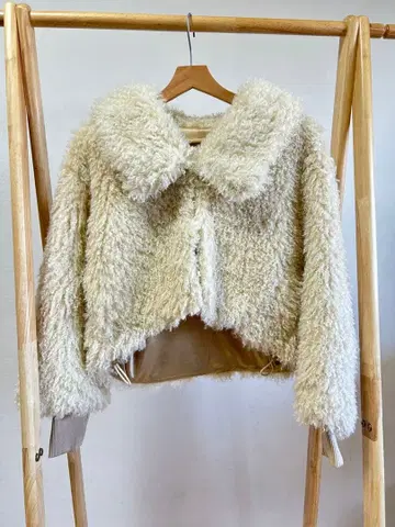 SNIDEL 에코퍼 숏 자켓