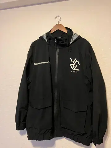 화이트 마운티니어링 후드 부착 나일론 후드티 블랙