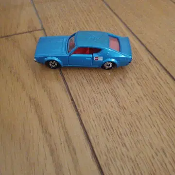 파란색 미니카 빨간색 내부