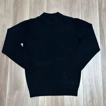 블랙 크루넥 니트