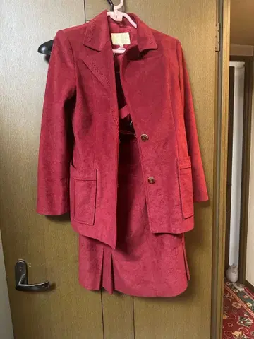 [ 무료배송 & 24시간 이내 발송 ] 빨간색 스웨이드풍 셋업