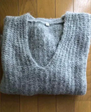 무인양품 만마노이로노 알파카 혼 브러쉬얀 V넥 스웨터 라이트 그레이