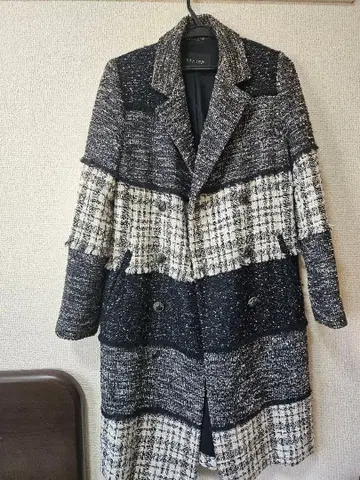 C.E.L.I.N.A. 트위드 롱 코트