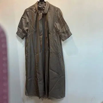 골드 계열 드레스 원피스