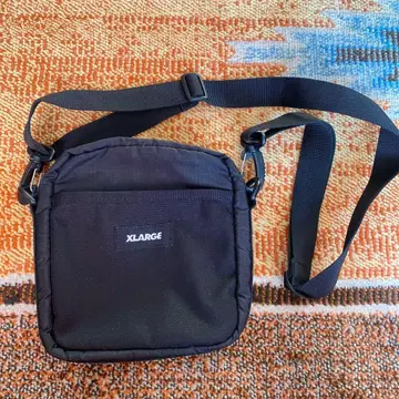 XLARGE 블랙 숄더백
