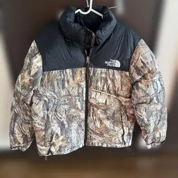 THE NORTH FACE 트리 패턴 다운 자켓