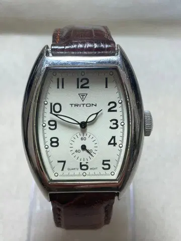 [ 작동품 ] TRITON 아날로그 시계 타원형 케이스