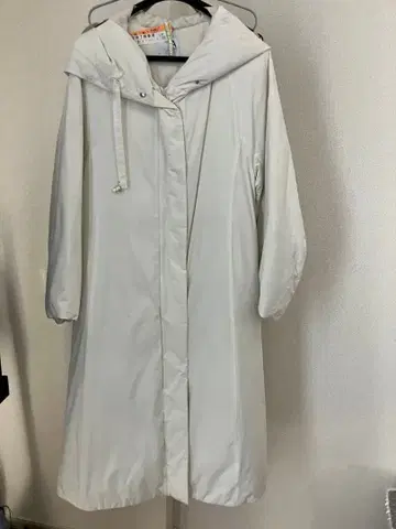 [ emi ] 화이트 후드 부착 다운 자켓