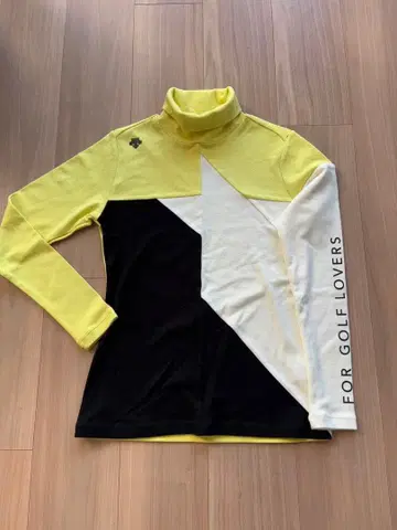새상품급 DESCENTE 데상트 골프 상의 S 사이즈